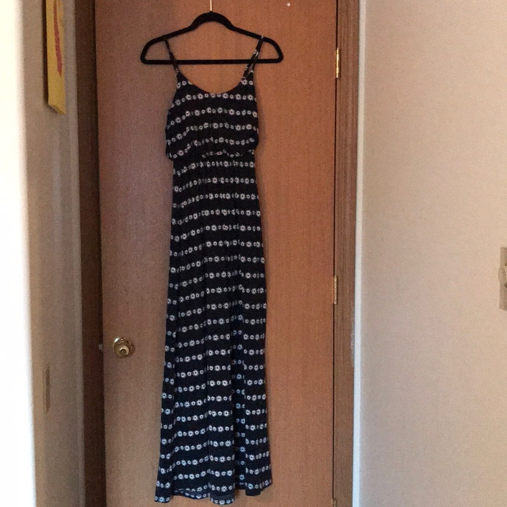 Black daisy print maxi
